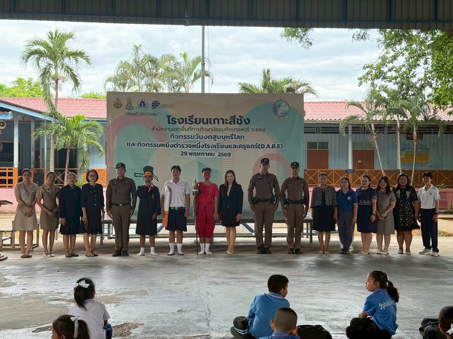 LINE_ALBUM_ตำรวจประสาน รร._260714_1