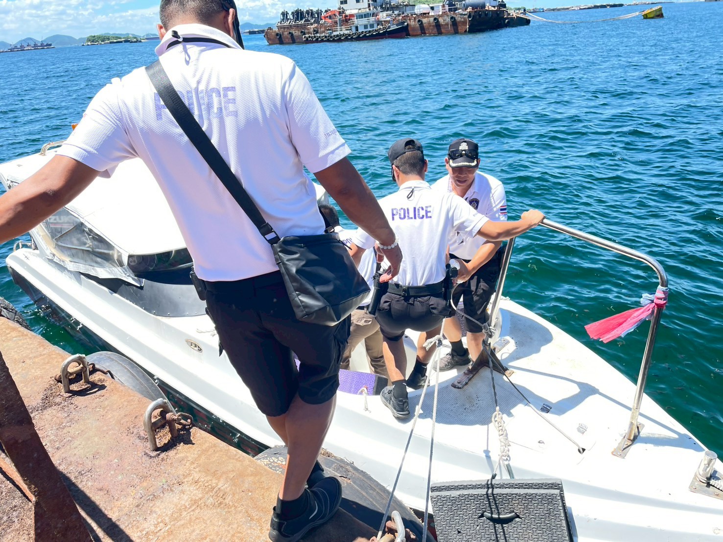 LINE_ALBUM_240669 เหตุยิงปืนบนเรือ_260625_2